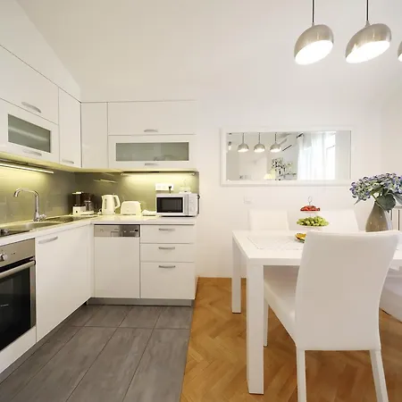Apartament Mirakul *