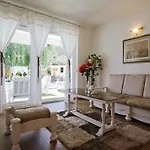 Mirakul Apartment *